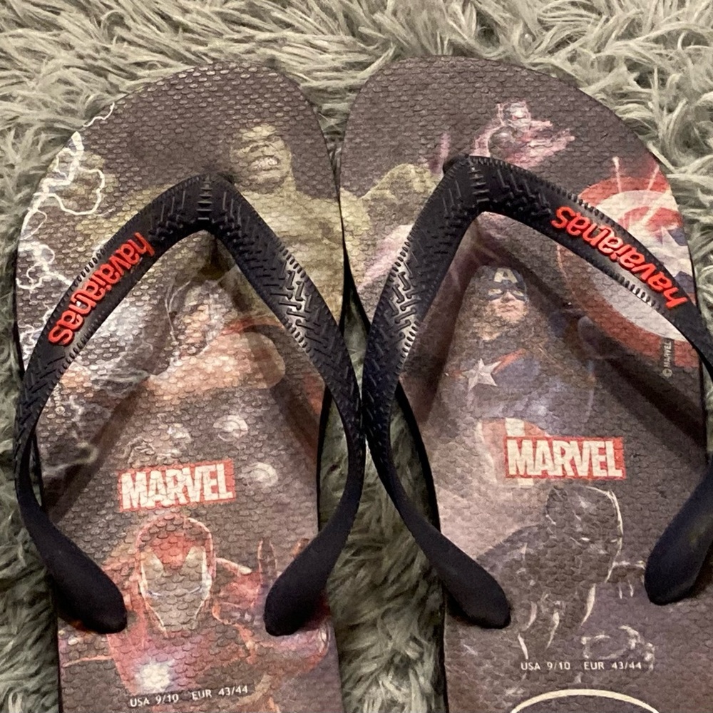 Havaianas Marvel Character Flip Flops - Black and Red